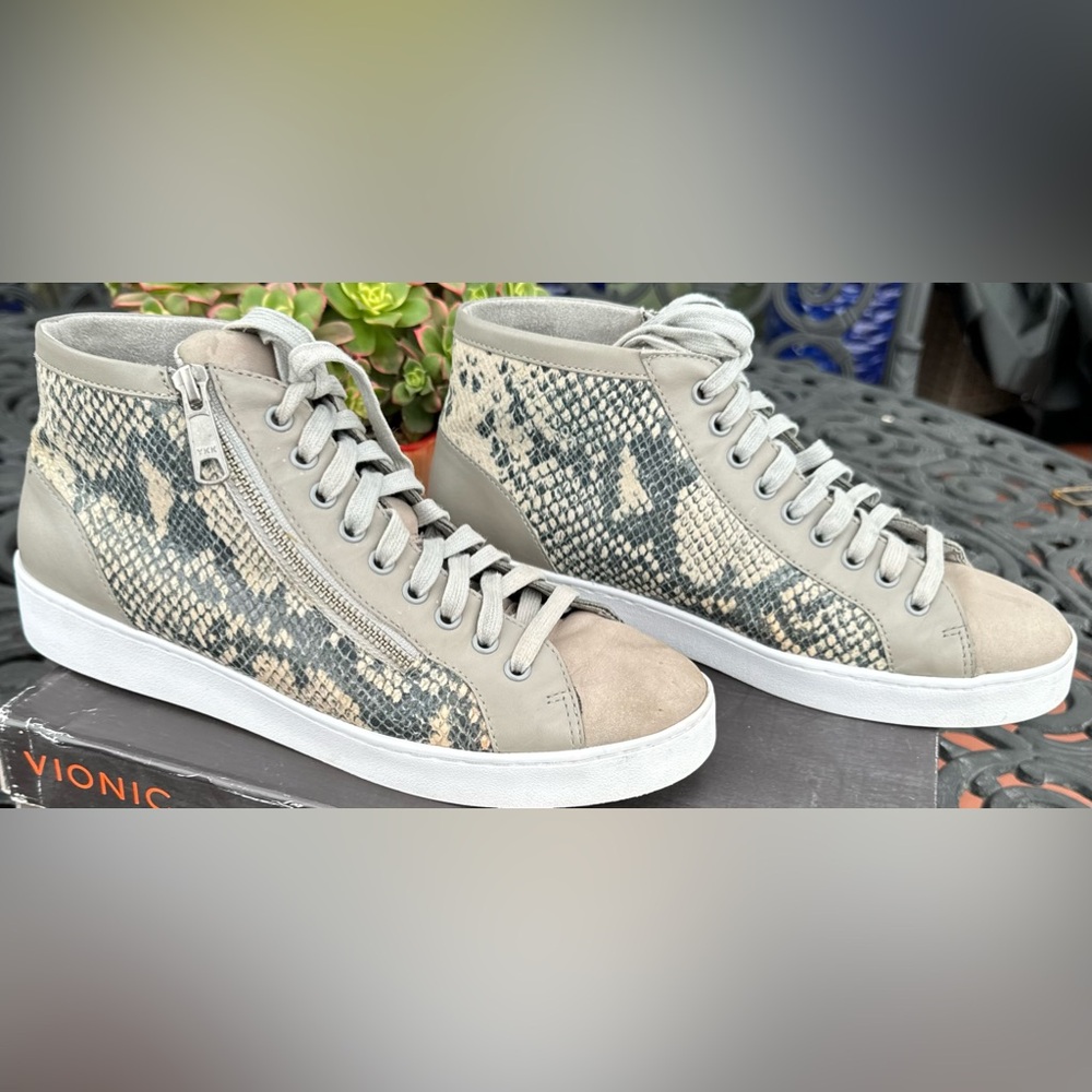 🧦Vionic Womens Gray & Tan  Splendid Torri High-Top Sneaker Orthaheel Technology